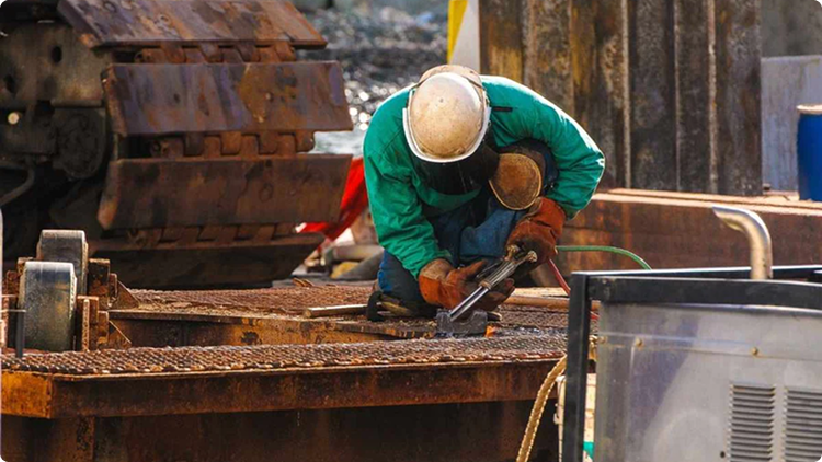 Why Waterproof Work Boots Are Essential for Outdoor Workers